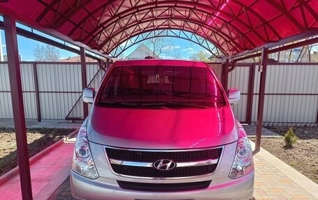 Hyundai H-1 II рестайлинг, 2012 год, 2 000 000 рублей, 1 фотография