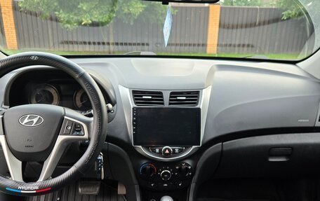 Hyundai Solaris II рестайлинг, 2012 год, 980 000 рублей, 8 фотография