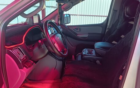 Hyundai H-1 II рестайлинг, 2012 год, 2 000 000 рублей, 3 фотография