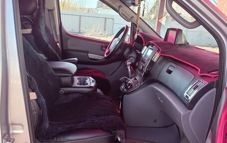 Hyundai H-1 II рестайлинг, 2012 год, 2 000 000 рублей, 11 фотография
