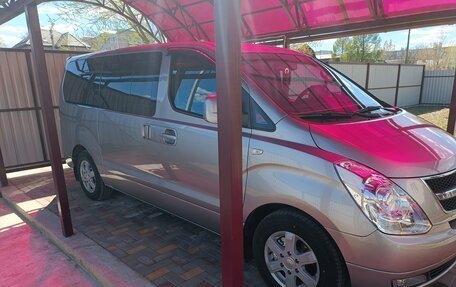 Hyundai H-1 II рестайлинг, 2012 год, 2 000 000 рублей, 12 фотография