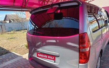 Hyundai H-1 II рестайлинг, 2012 год, 2 000 000 рублей, 8 фотография