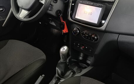 Renault Logan II, 2017 год, 830 000 рублей, 13 фотография