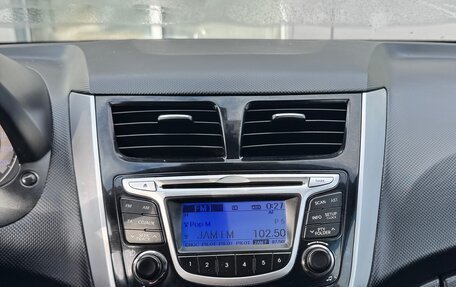 Hyundai Solaris II рестайлинг, 2013 год, 600 000 рублей, 13 фотография