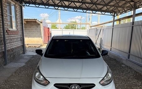 Hyundai Solaris II рестайлинг, 2013 год, 850 000 рублей, 1 фотография