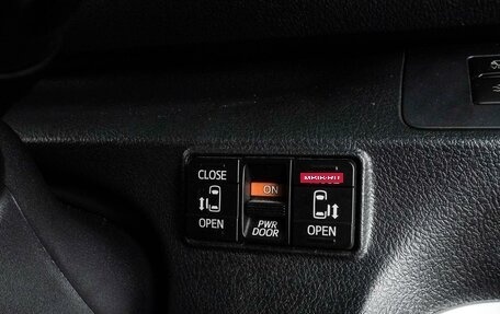 Toyota Sienta II, 2021 год, 1 605 000 рублей, 13 фотография