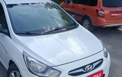 Hyundai Solaris II рестайлинг, 2012 год, 680 000 рублей, 1 фотография