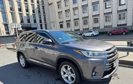 Toyota Highlander III, 2018 год, 3 700 000 рублей, 2 фотография