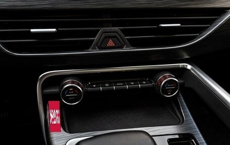 Geely Tugella FY11, 2022 год, 2 370 000 рублей, 14 фотография