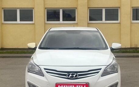 Hyundai Solaris II рестайлинг, 2015 год, 910 000 рублей, 1 фотография