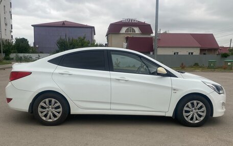 Hyundai Solaris II рестайлинг, 2015 год, 910 000 рублей, 3 фотография