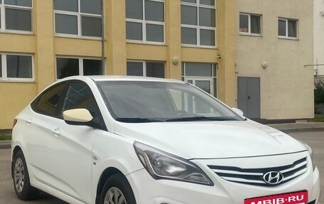 Hyundai Solaris II рестайлинг, 2015 год, 910 000 рублей, 2 фотография