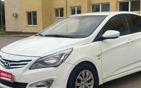 Hyundai Solaris II рестайлинг, 2015 год, 910 000 рублей, 8 фотография