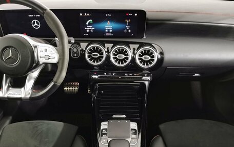 Mercedes-Benz CLA AMG, 2019 год, 4 145 000 рублей, 14 фотография