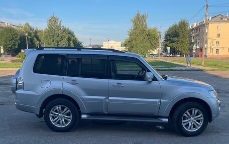 Mitsubishi Pajero IV, 2011 год, 2 050 000 рублей, 2 фотография