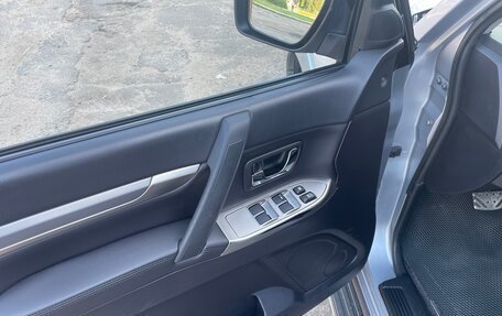 Mitsubishi Pajero IV, 2011 год, 2 050 000 рублей, 10 фотография