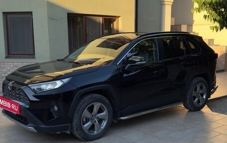 Toyota RAV4, 2020 год, 3 200 000 рублей, 4 фотография