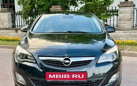 Opel Astra J, 2011 год, 600 000 рублей, 2 фотография