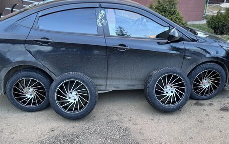 Hyundai Solaris II рестайлинг, 2015 год, 800 000 рублей, 3 фотография