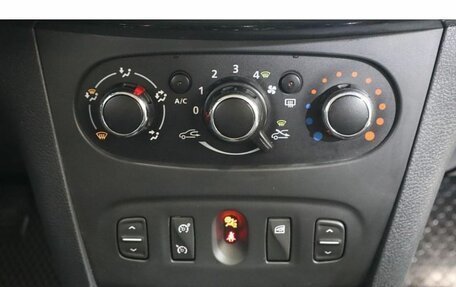 Renault Logan II, 2015 год, 694 000 рублей, 11 фотография