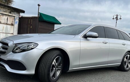 Mercedes-Benz E-Класс, 2019 год, 2 400 000 рублей, 3 фотография