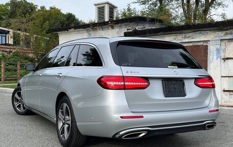 Mercedes-Benz E-Класс, 2019 год, 2 400 000 рублей, 4 фотография