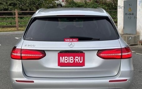 Mercedes-Benz E-Класс, 2019 год, 2 400 000 рублей, 5 фотография