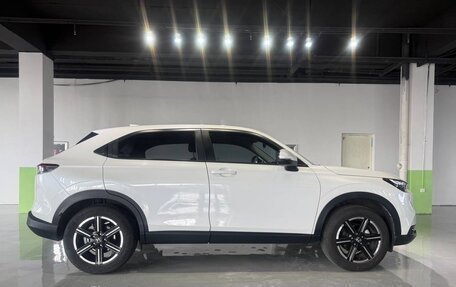 Honda Vezel, 2023 год, 1 940 000 рублей, 6 фотография
