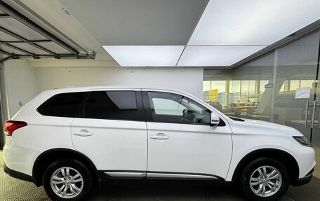 Mitsubishi Outlander III рестайлинг 3, 2019 год, 2 390 000 рублей, 4 фотография