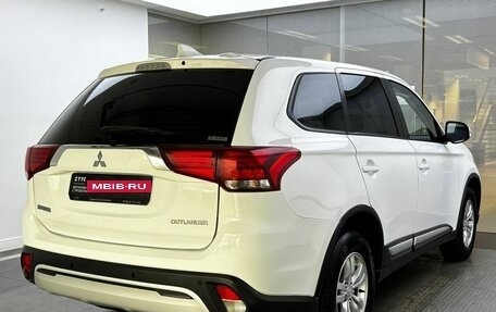 Mitsubishi Outlander III рестайлинг 3, 2019 год, 2 390 000 рублей, 5 фотография