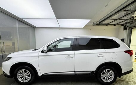 Mitsubishi Outlander III рестайлинг 3, 2019 год, 2 390 000 рублей, 8 фотография