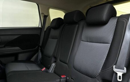 Mitsubishi Outlander III рестайлинг 3, 2019 год, 2 390 000 рублей, 12 фотография