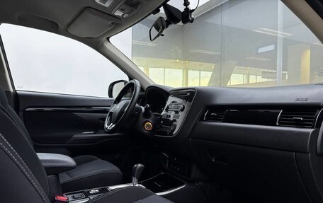 Mitsubishi Outlander III рестайлинг 3, 2019 год, 2 390 000 рублей, 11 фотография