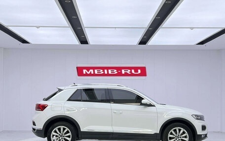 Volkswagen T-Roc I, 2022 год, 1 627 009 рублей, 6 фотография
