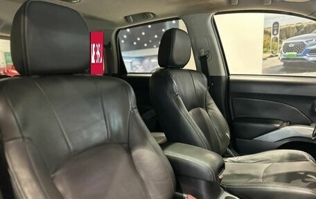 Mitsubishi Outlander III рестайлинг 3, 2008 год, 902 000 рублей, 14 фотография