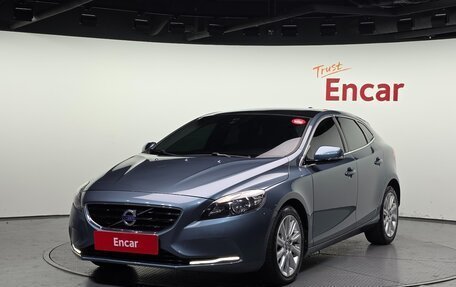 Volvo V40 II рестайлинг, 2014 год, 800 000 рублей, 2 фотография