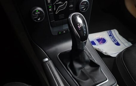 Volvo V40 II рестайлинг, 2014 год, 800 000 рублей, 10 фотография