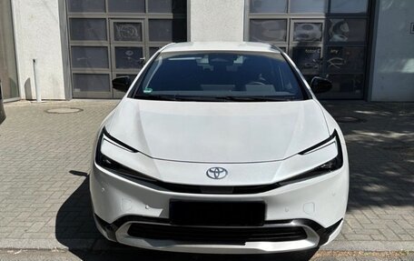 Toyota Prius IV XW50, 2025 год, 2 500 666 рублей, 2 фотография