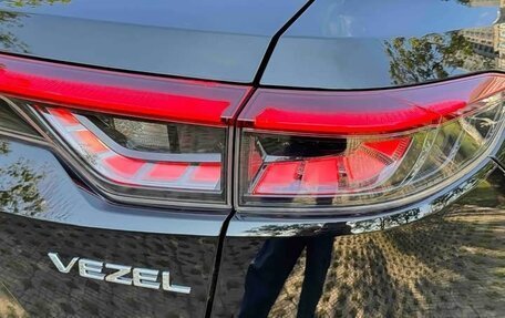 Honda Vezel, 2023 год, 1 350 000 рублей, 10 фотография