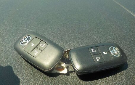 Toyota Roomy I, 2023 год, 1 100 000 рублей, 22 фотография