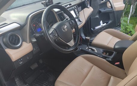 Toyota RAV4, 2015 год, 2 450 000 рублей, 16 фотография