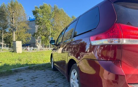 Toyota Sienna III, 2011 год, 2 100 000 рублей, 3 фотография