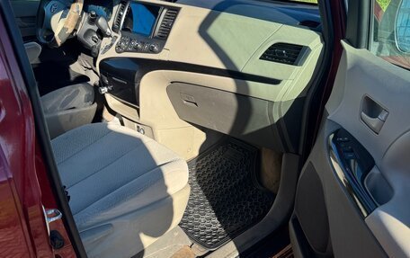 Toyota Sienna III, 2011 год, 2 100 000 рублей, 7 фотография