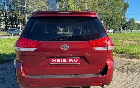 Toyota Sienna III, 2011 год, 2 100 000 рублей, 4 фотография