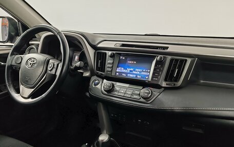 Toyota RAV4, 2018 год, 2 599 000 рублей, 11 фотография