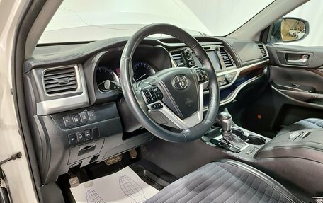 Toyota Highlander III, 2014 год, 2 950 000 рублей, 17 фотография