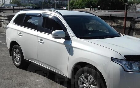 Mitsubishi Outlander III рестайлинг 3, 2012 год, 1 370 000 рублей, 8 фотография
