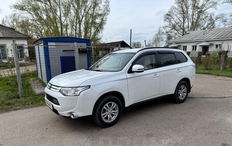 Mitsubishi Outlander III рестайлинг 3, 2012 год, 1 370 000 рублей, 10 фотография