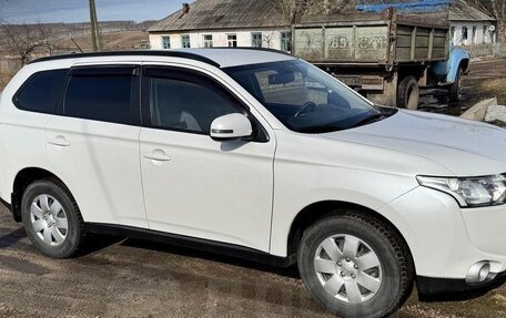 Mitsubishi Outlander III рестайлинг 3, 2012 год, 1 370 000 рублей, 5 фотография