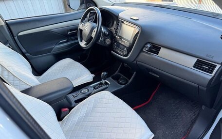Mitsubishi Outlander III рестайлинг 3, 2012 год, 1 370 000 рублей, 9 фотография